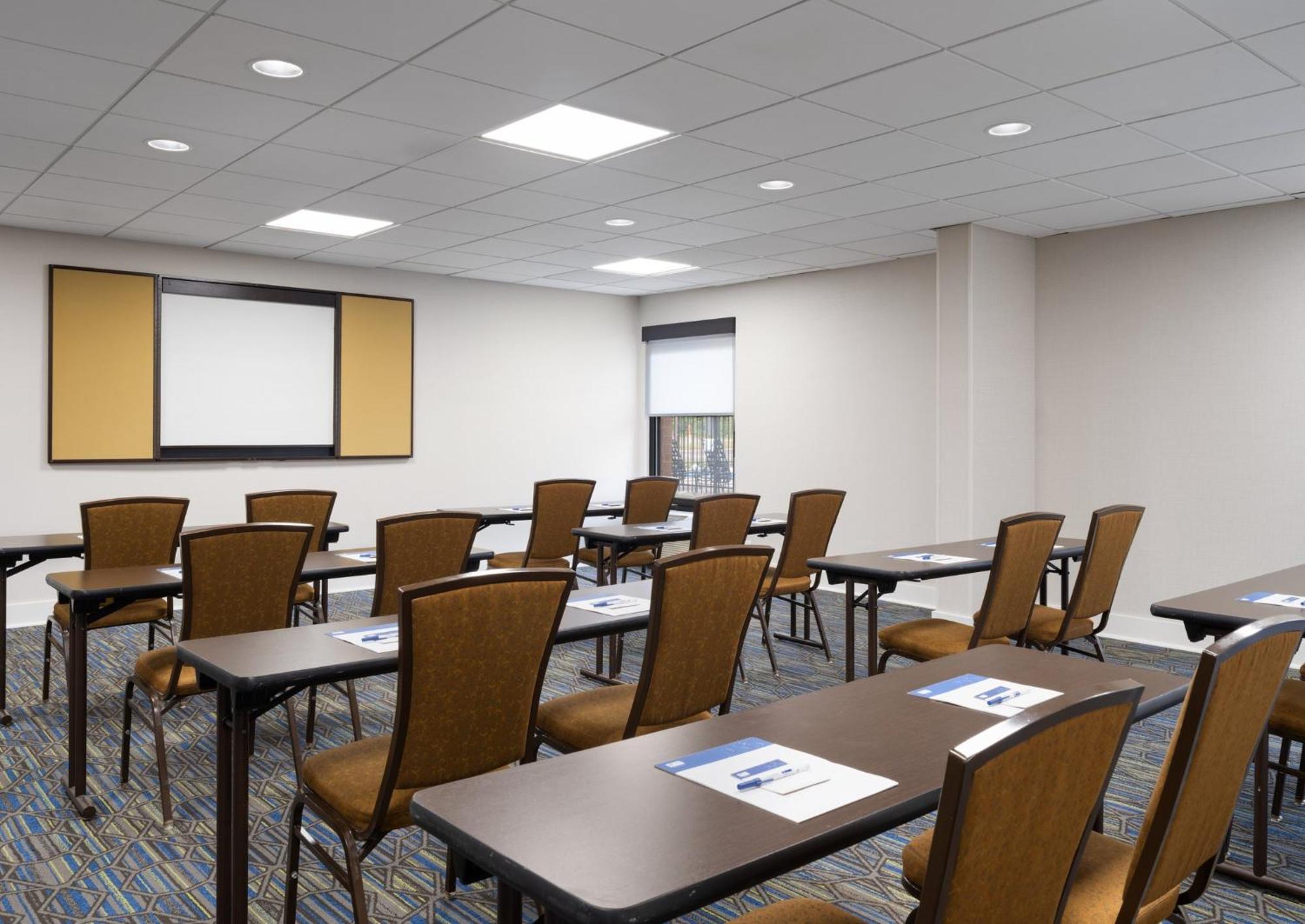 Holiday Inn Express Indianapolis Airport By Ihg Plainfield Ngoại thất bức ảnh