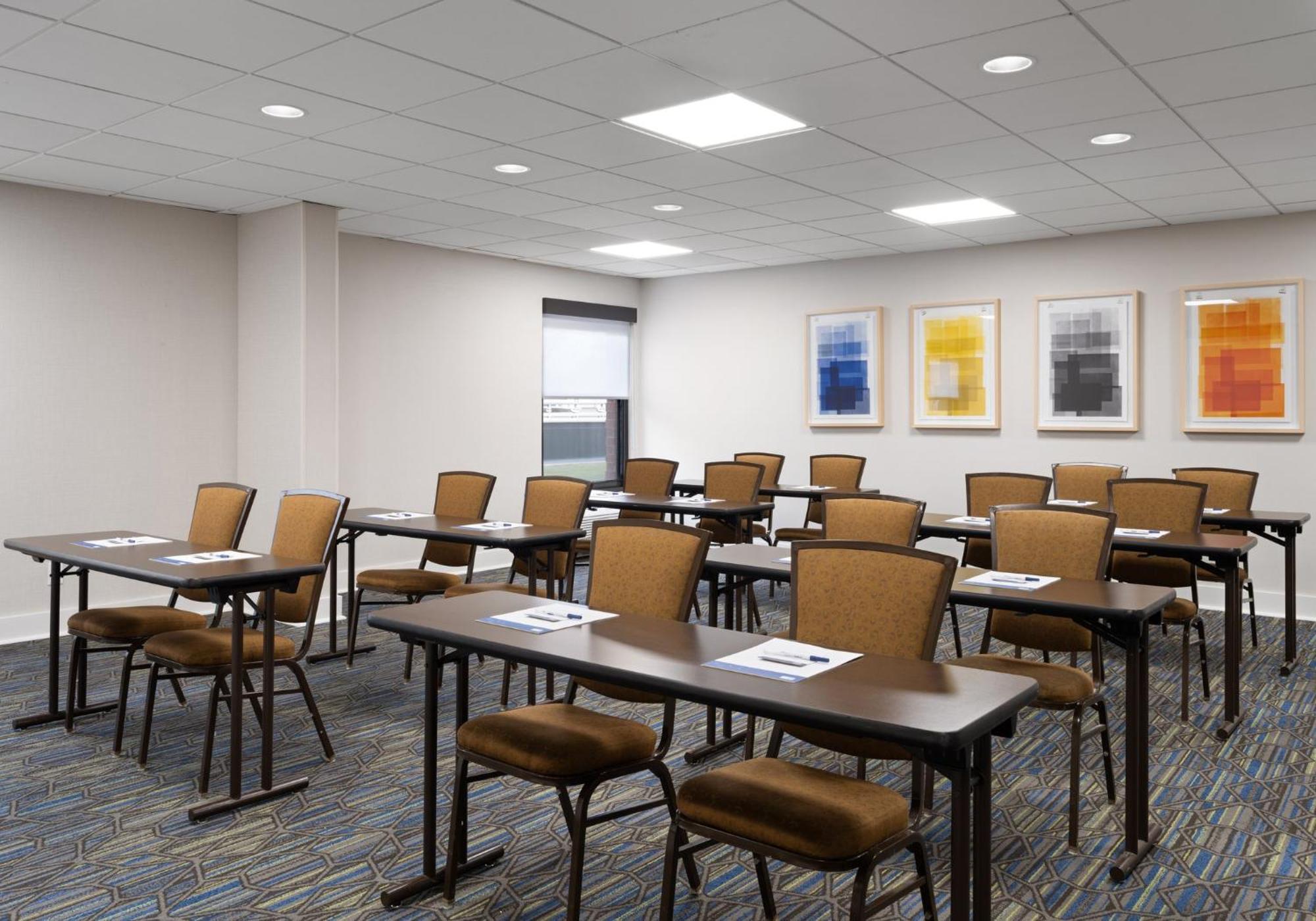Holiday Inn Express Indianapolis Airport By Ihg Plainfield Ngoại thất bức ảnh
